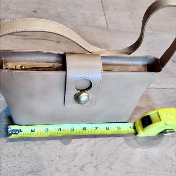Furla Beige Leather keyhole Shoulder Bag with Gold tone hardware - Picture 11 of 13
